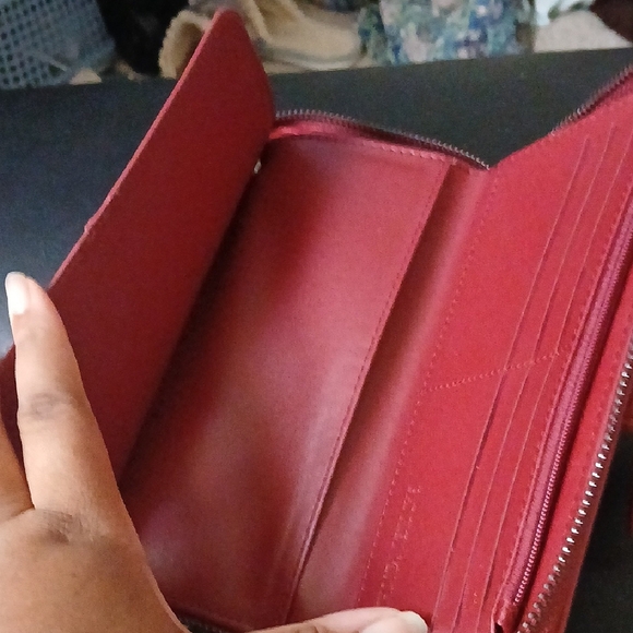 Badgley Mischka Red Accessory - Picture 6 of 6